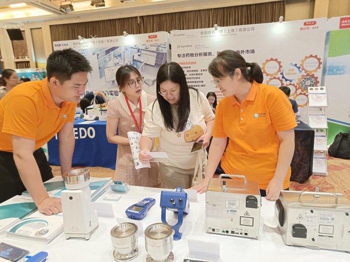 第十四屆藥品質(zhì)量安全大會(huì)首日盛況直擊，億天凈化精彩亮相！