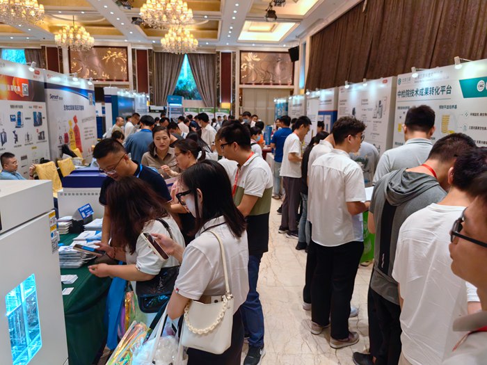 第十四屆藥品質(zhì)量安全大會(huì)首日盛況直擊，億天凈化精彩亮相！