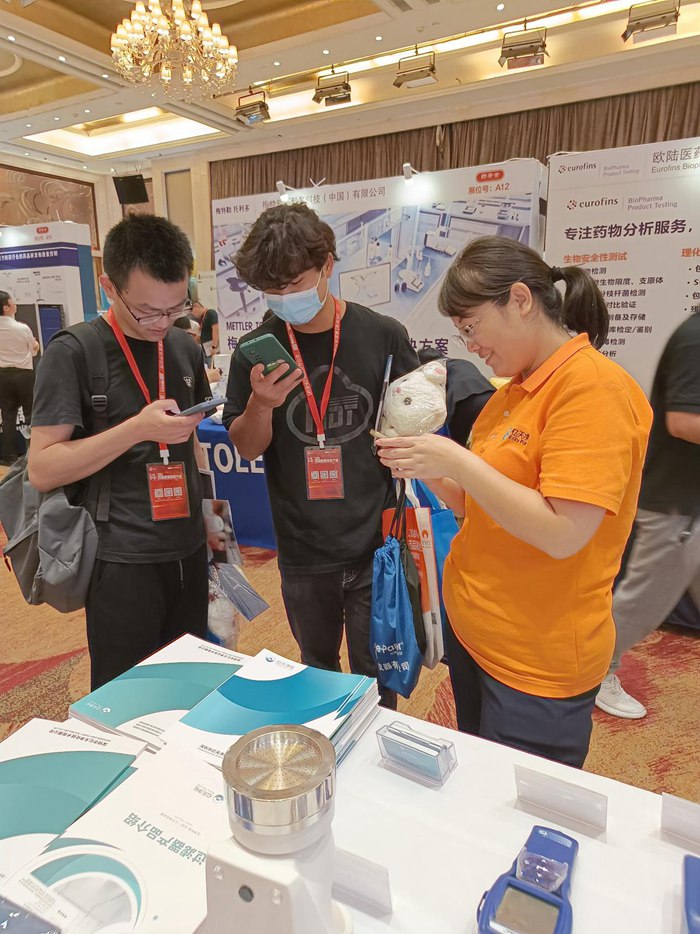 第十四屆藥品質(zhì)量安全大會(huì)首日盛況直擊，億天凈化精彩亮相！