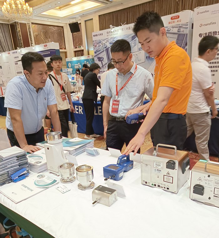 第十四屆藥品質(zhì)量安全大會(huì)首日盛況直擊，億天凈化精彩亮相！